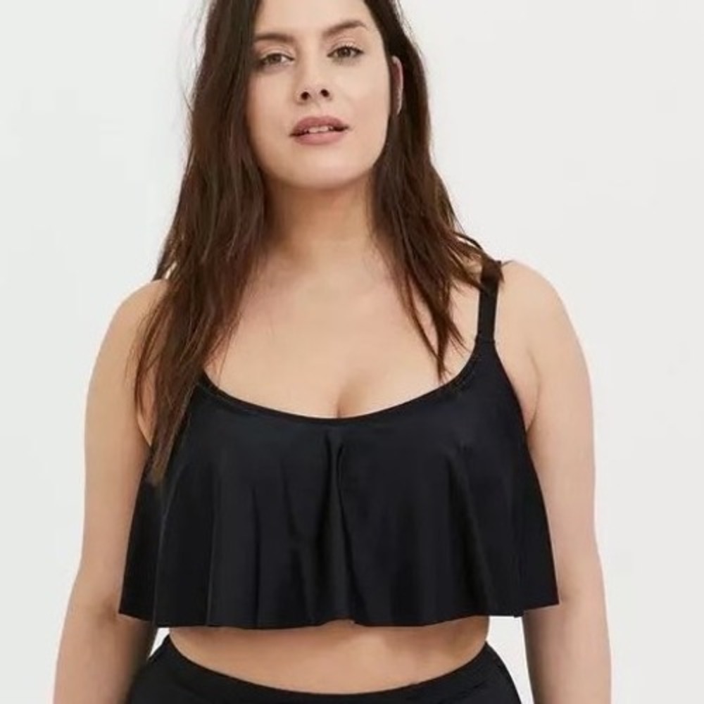 Torrid Wireless Straight Flounce Bikini Top Black Plus Size 1X Flattering Swim